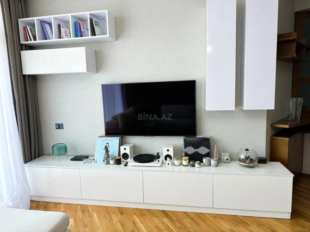 Kirayə verilir 3 otaqlı mənzil 156 m²