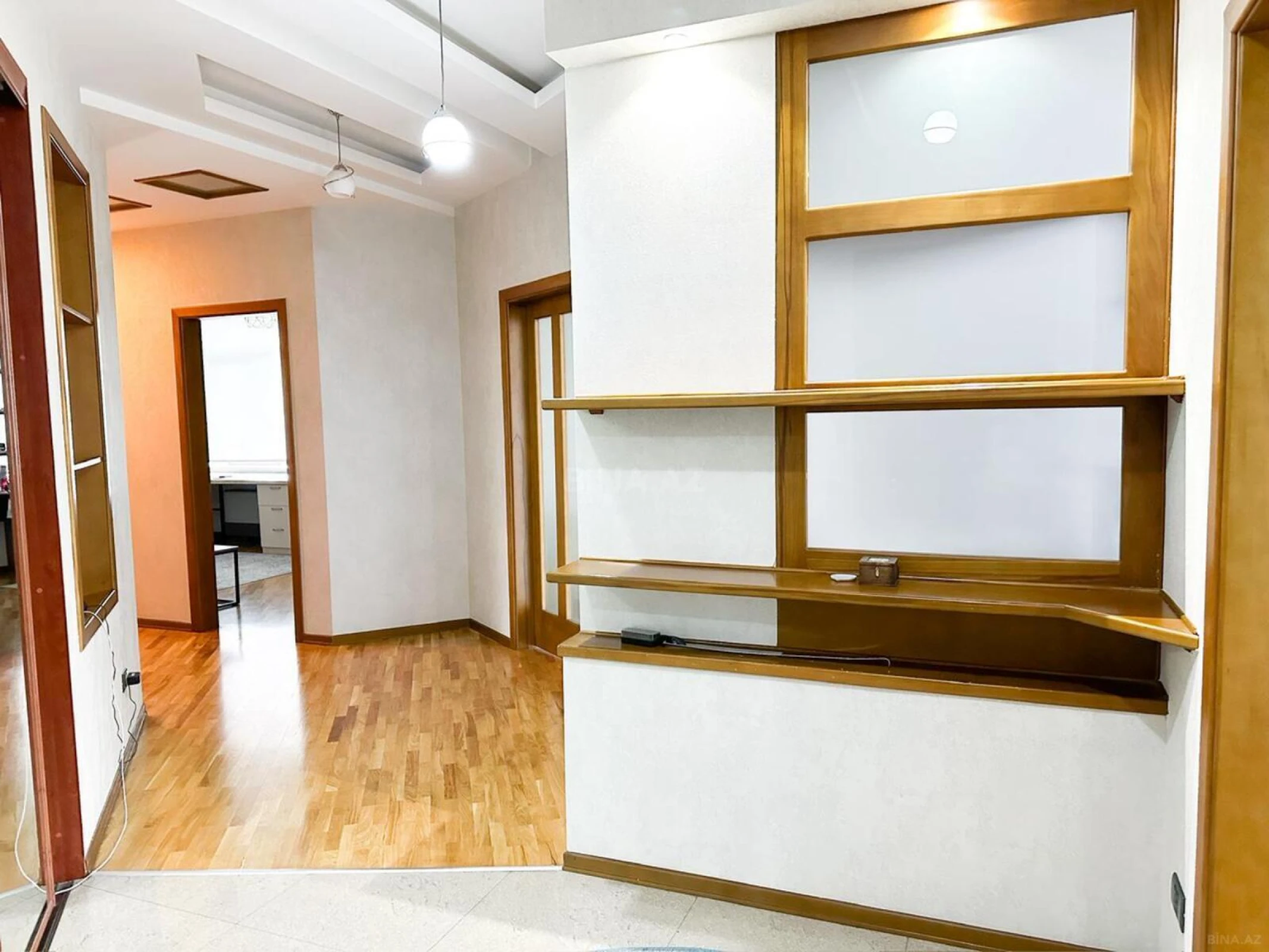 Kirayə verilir 3 otaqlı mənzil 156 m²