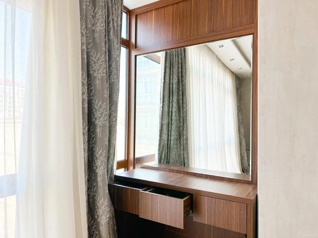 Kirayə verilir 3 otaqlı mənzil 156 m²