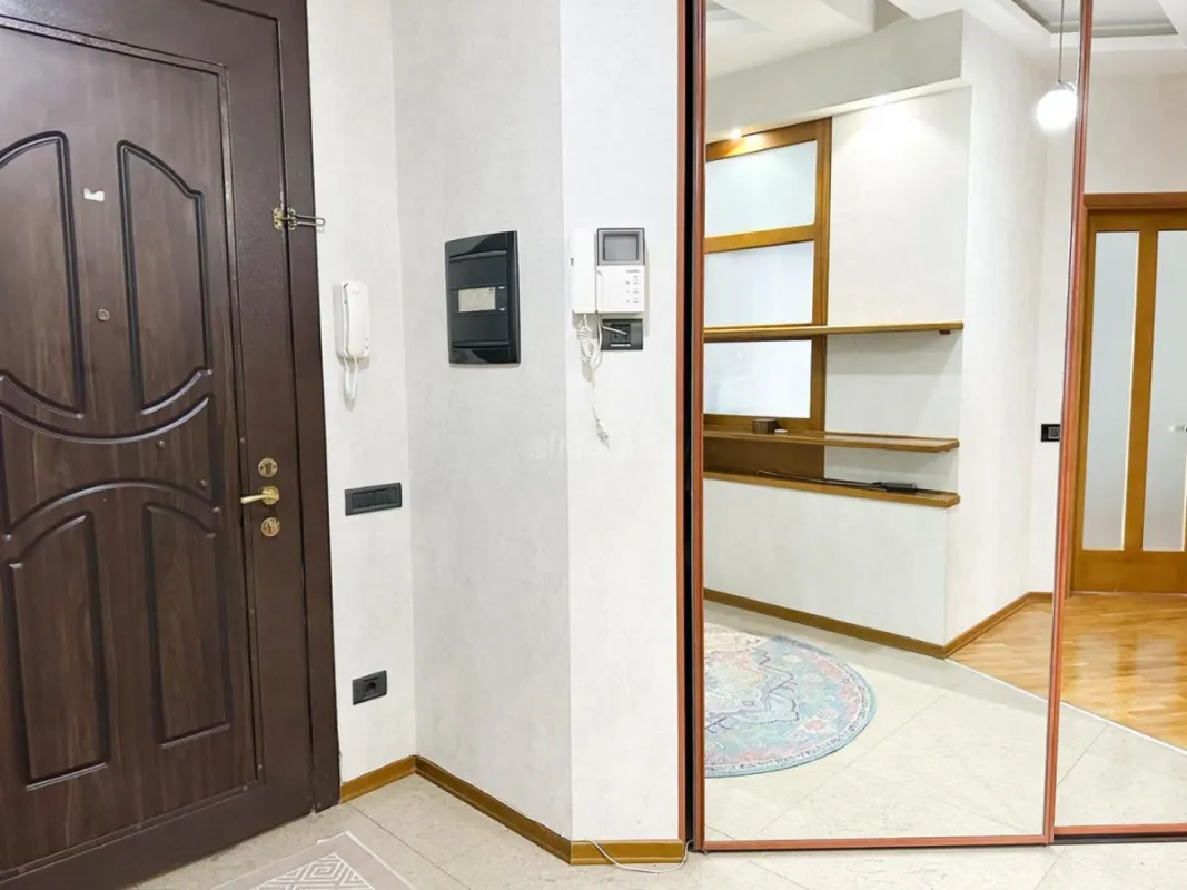 Kirayə verilir 3 otaqlı mənzil 156 m²