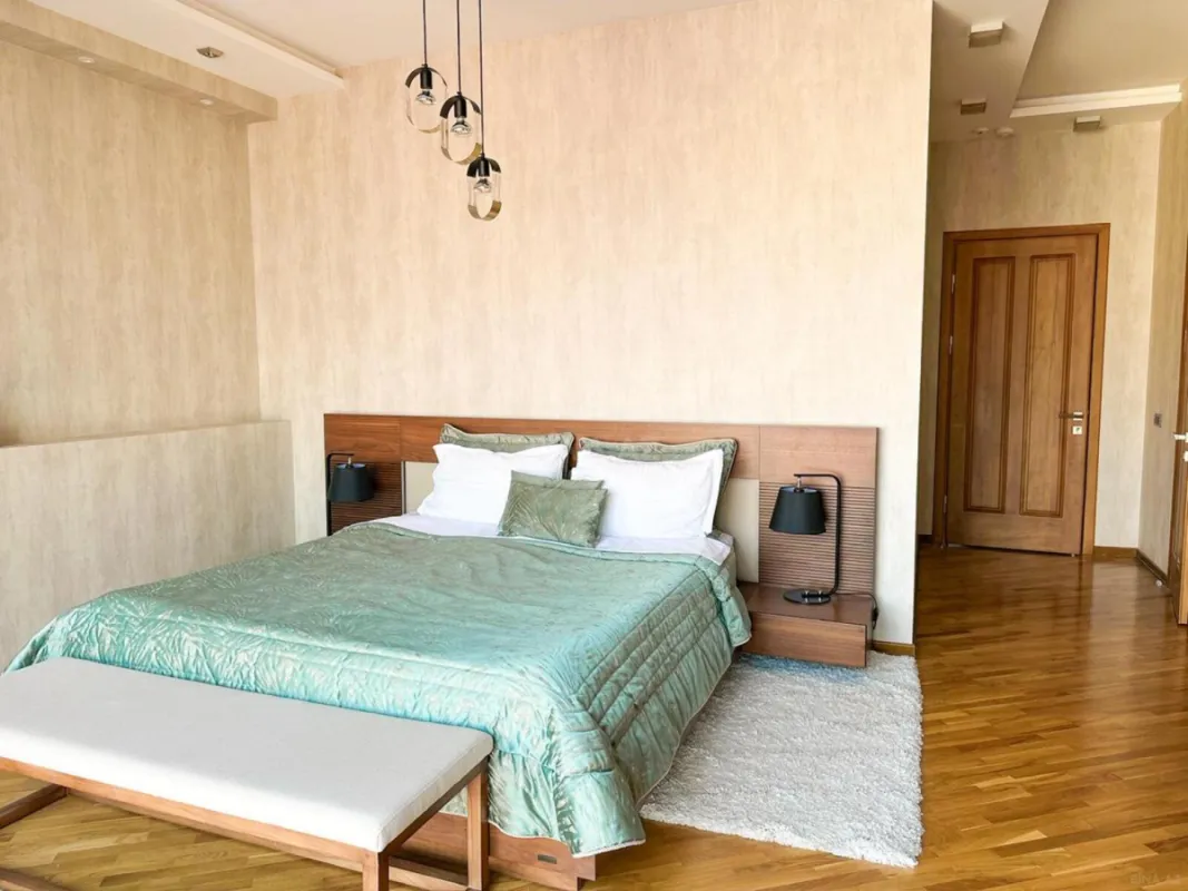 Kirayə verilir 3 otaqlı mənzil 156 m²