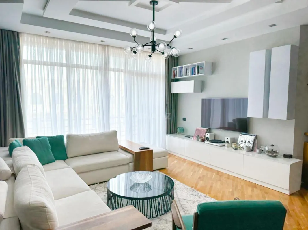 Kirayə verilir 3 otaqlı mənzil 156 m²
