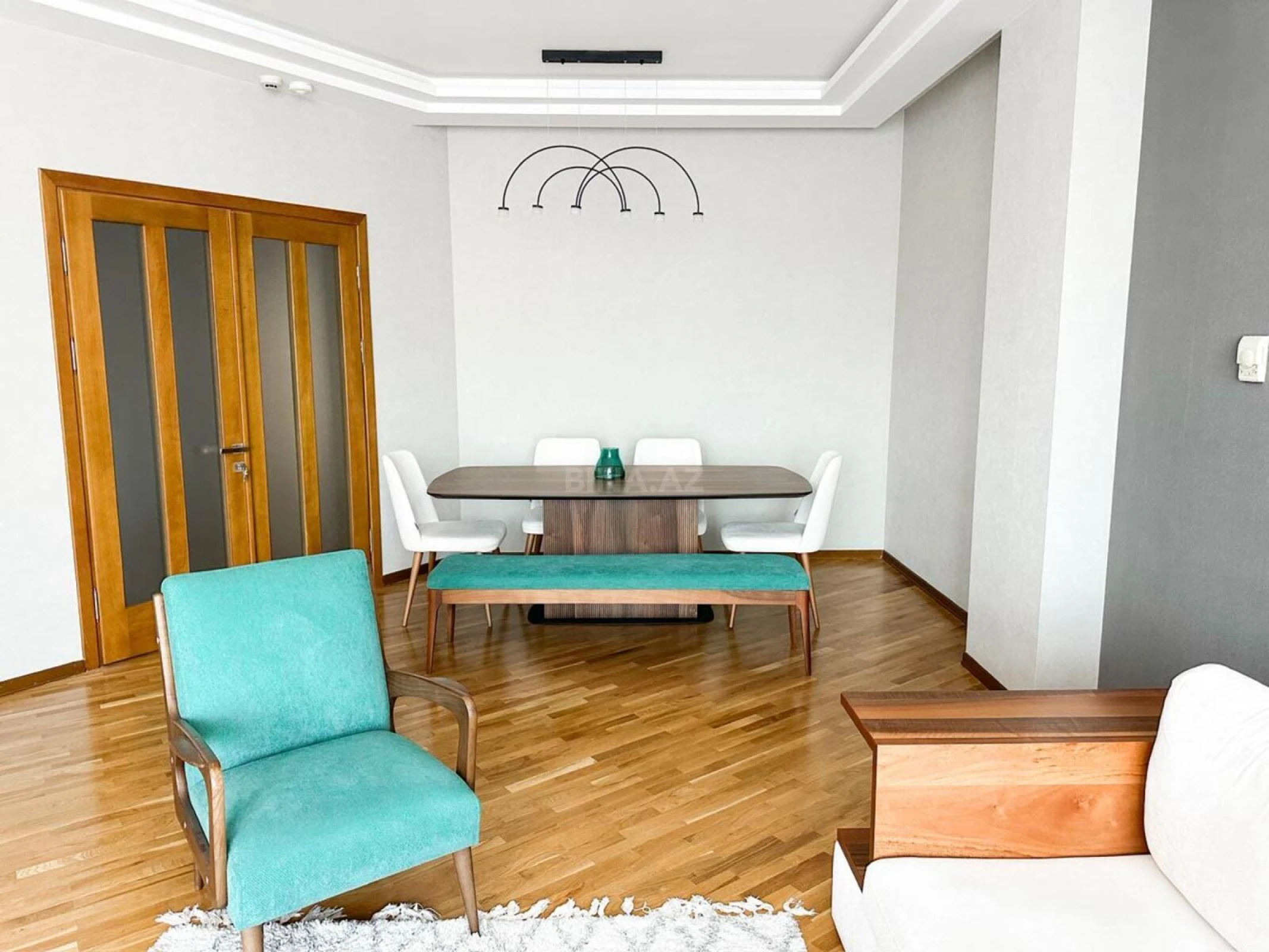 Kirayə verilir 3 otaqlı mənzil 156 m²
