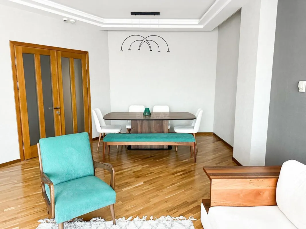 Kirayə verilir 3 otaqlı mənzil 156 m²