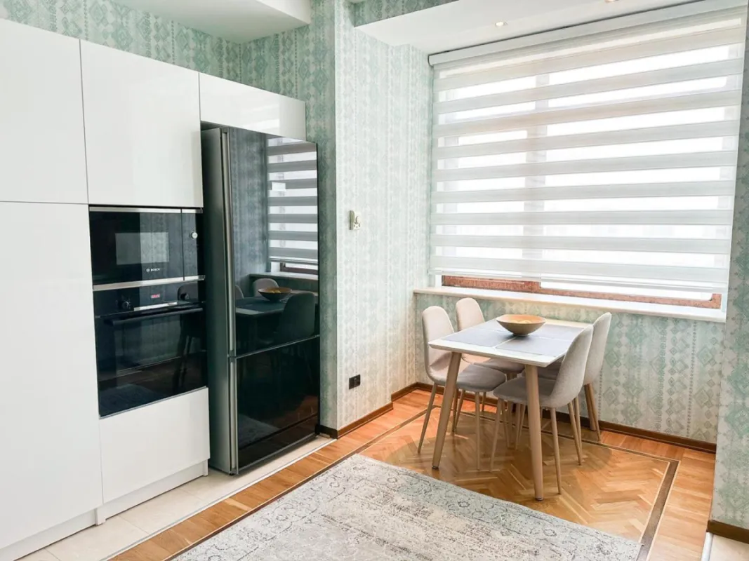 Kirayə verilir 3 otaqlı mənzil 156 m²