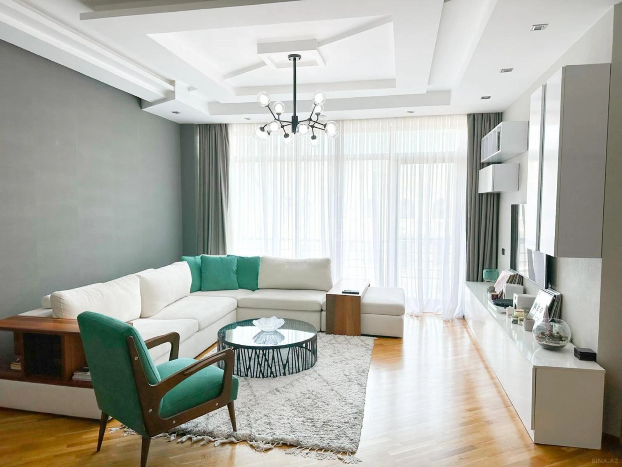 Kirayə verilir 3 otaqlı mənzil 156 m²