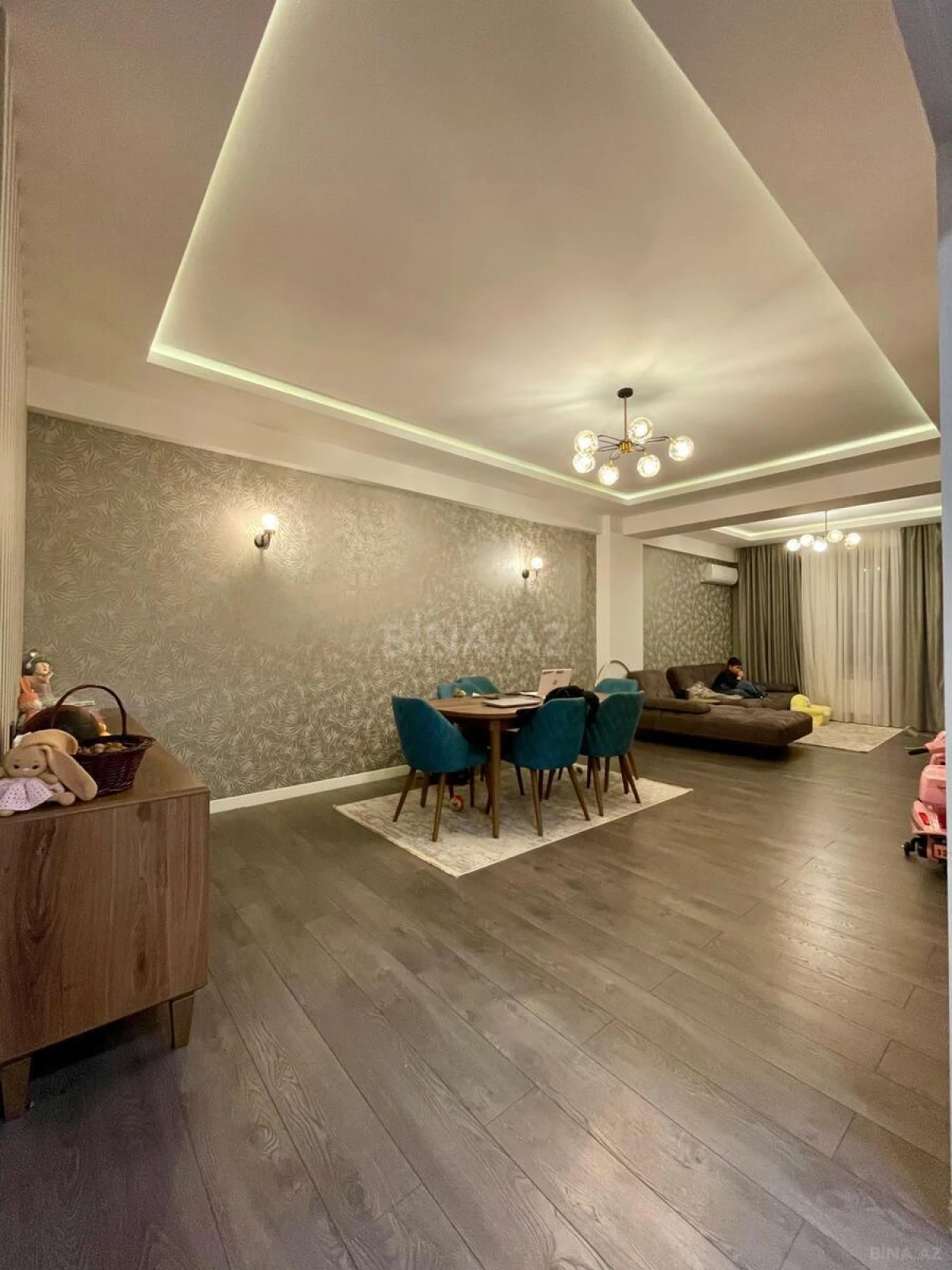 Satılır 3 otaqlı mənzil 135 m²