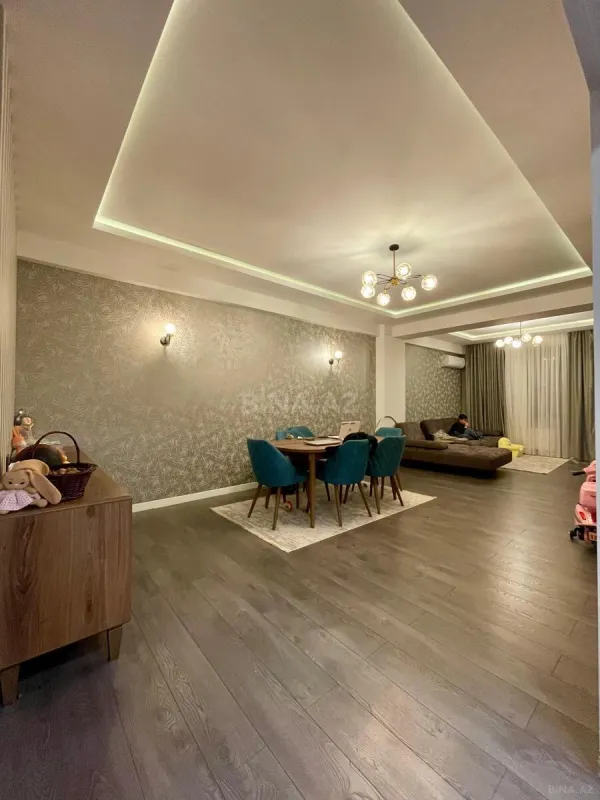 Satılır 3 otaqlı mənzil 135 m²