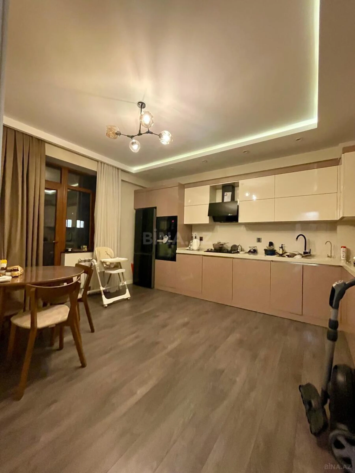 Satılır 3 otaqlı mənzil 135 m²