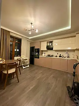 Satılır 3 otaqlı mənzil 135 m²