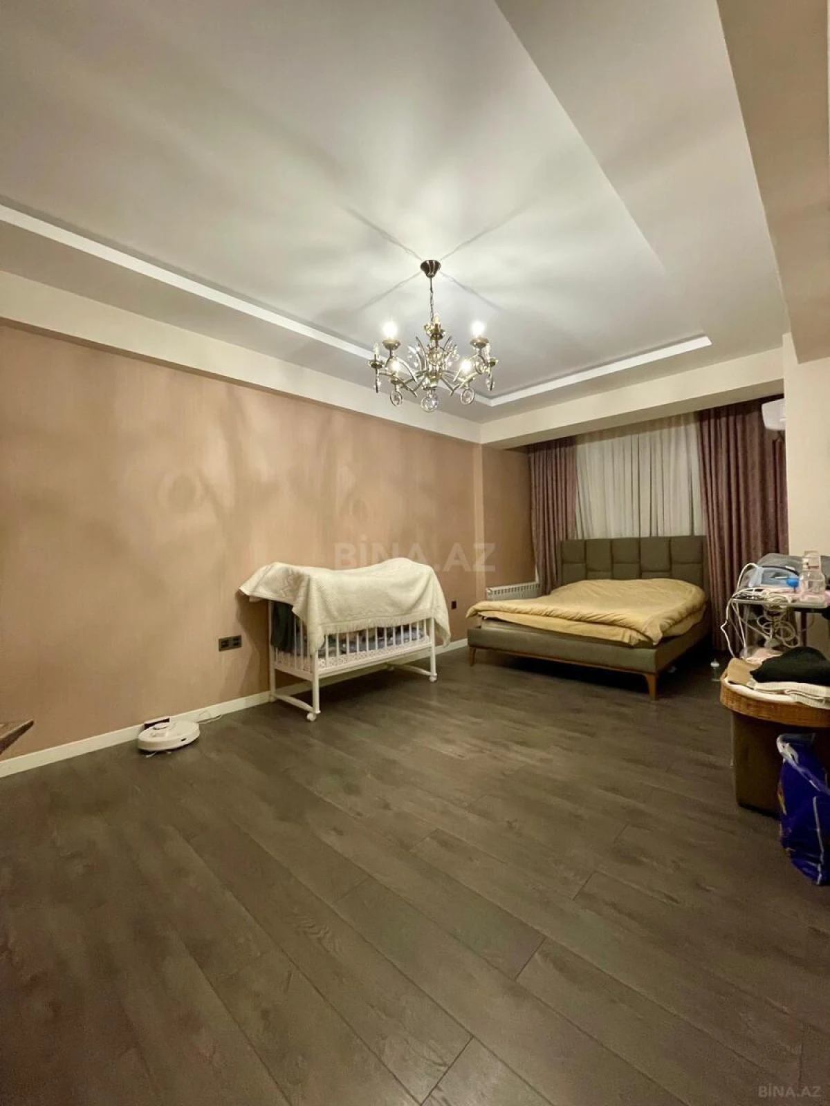 Satılır 3 otaqlı mənzil 135 m²