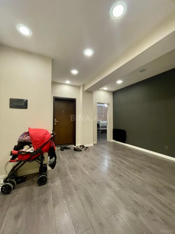 Satılır 3 otaqlı mənzil 135 m²