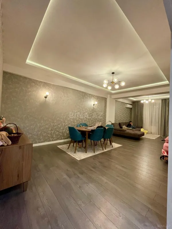 Satılır 3 otaqlı mənzil 135 m²