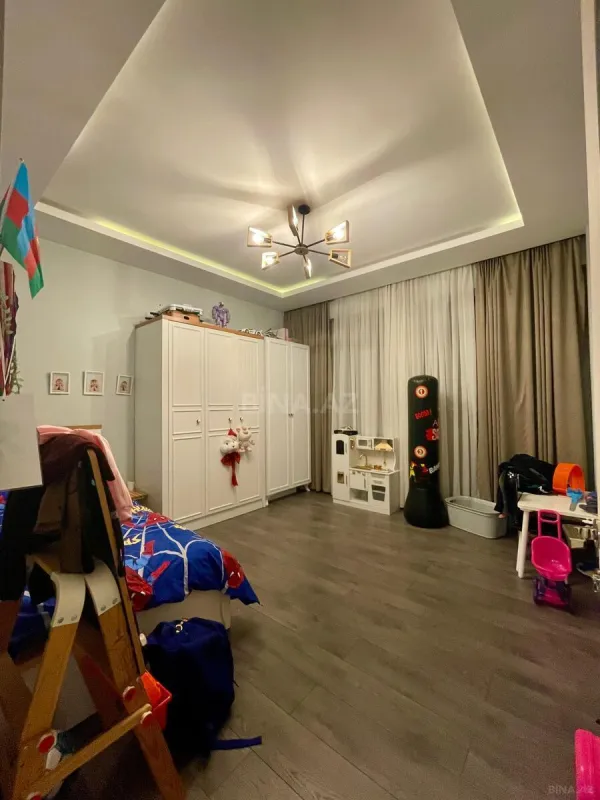 Satılır 3 otaqlı mənzil 135 m²