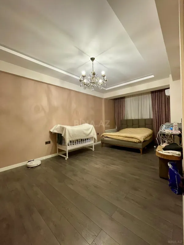 Satılır 3 otaqlı mənzil 135 m²
