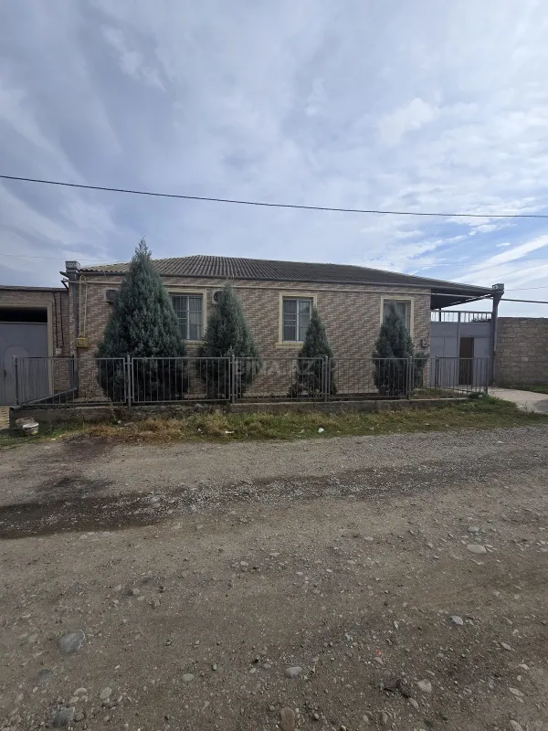 Satılır 4 otaqlı həyət evi 230 m²