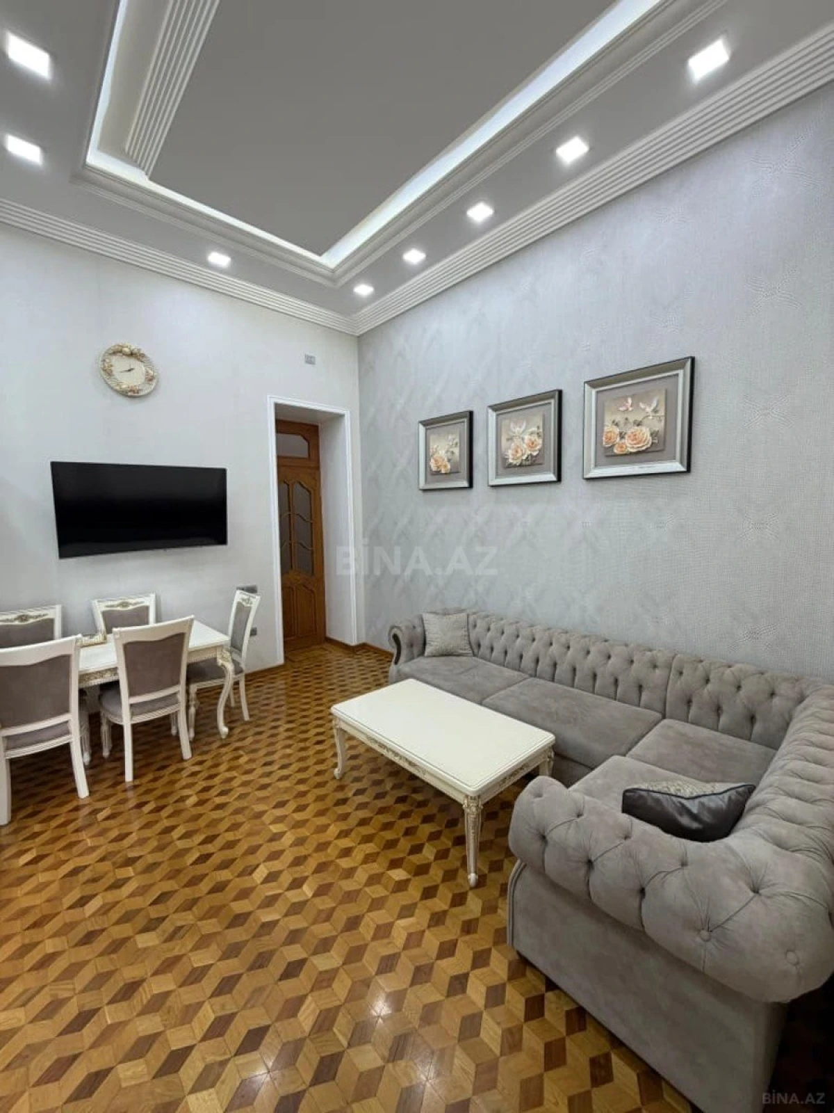 Satılır 7 otaqlı mənzil 450 m²