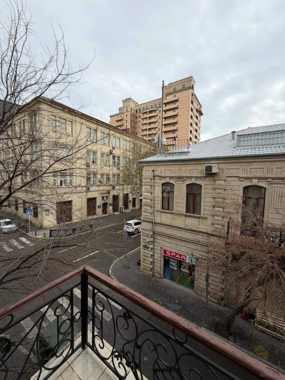 Satılır 7 otaqlı mənzil 450 m²