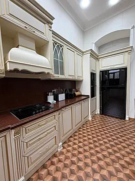 Satılır 7 otaqlı mənzil 450 m²