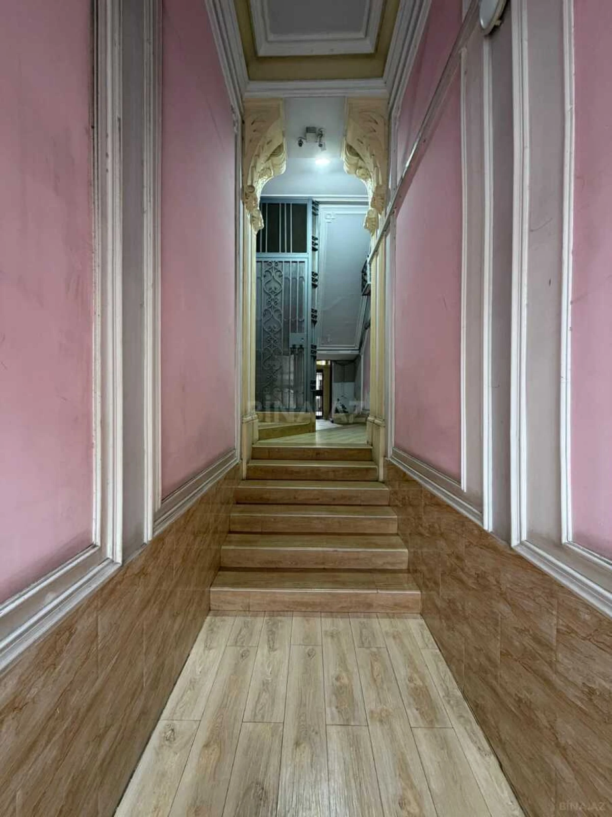 Satılır 7 otaqlı mənzil 450 m²