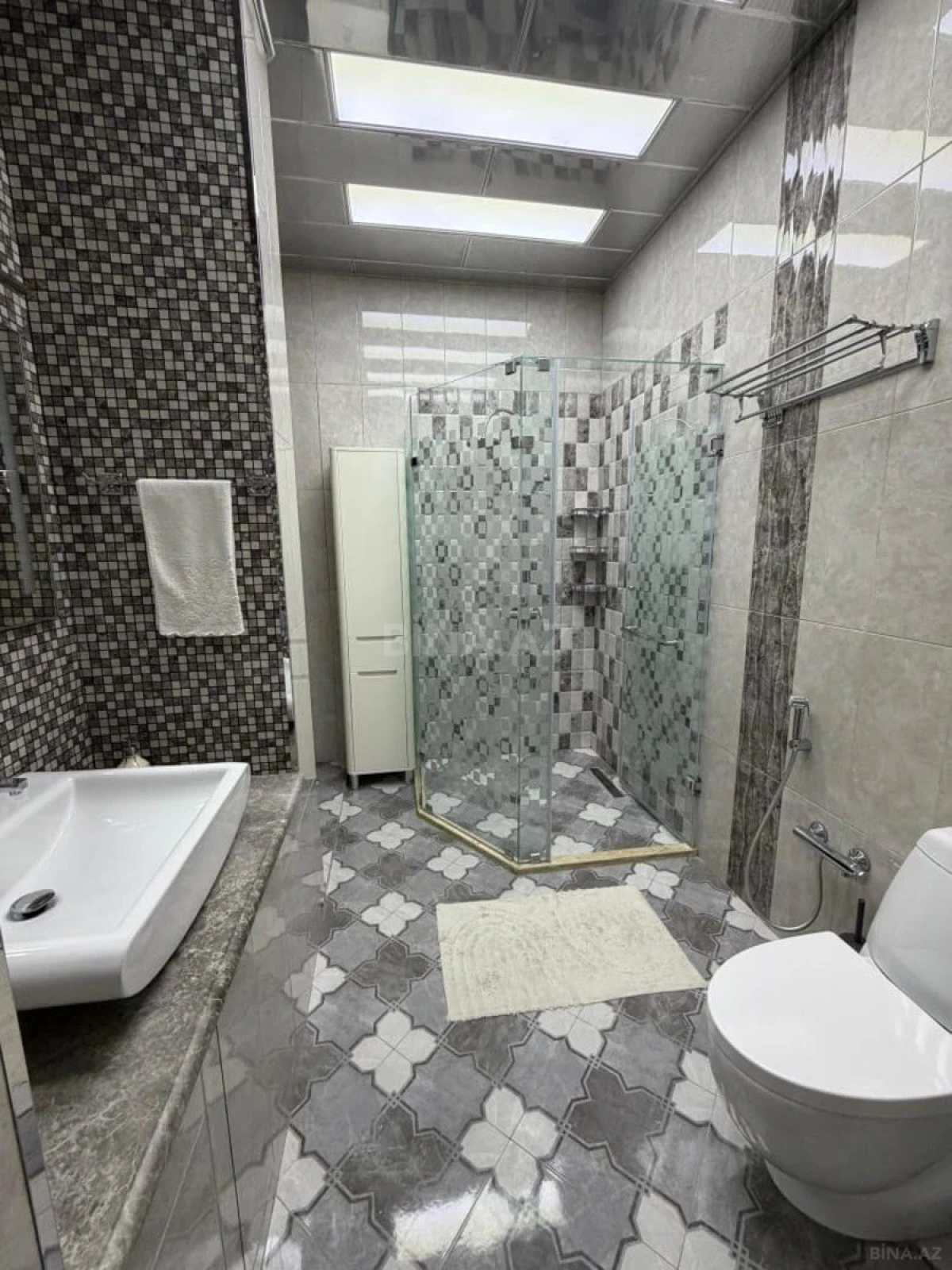 Satılır 7 otaqlı mənzil 450 m²