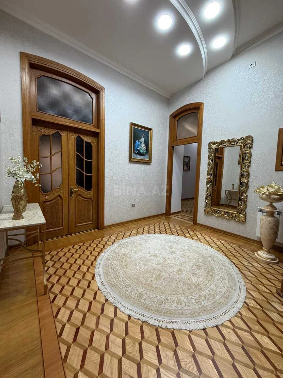 Satılır 7 otaqlı mənzil 450 m²