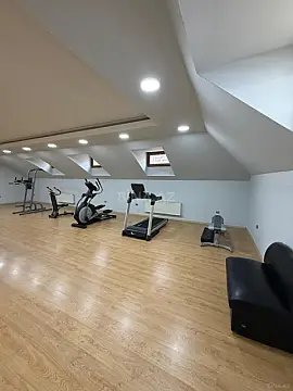 Satılır 7 otaqlı mənzil 450 m²