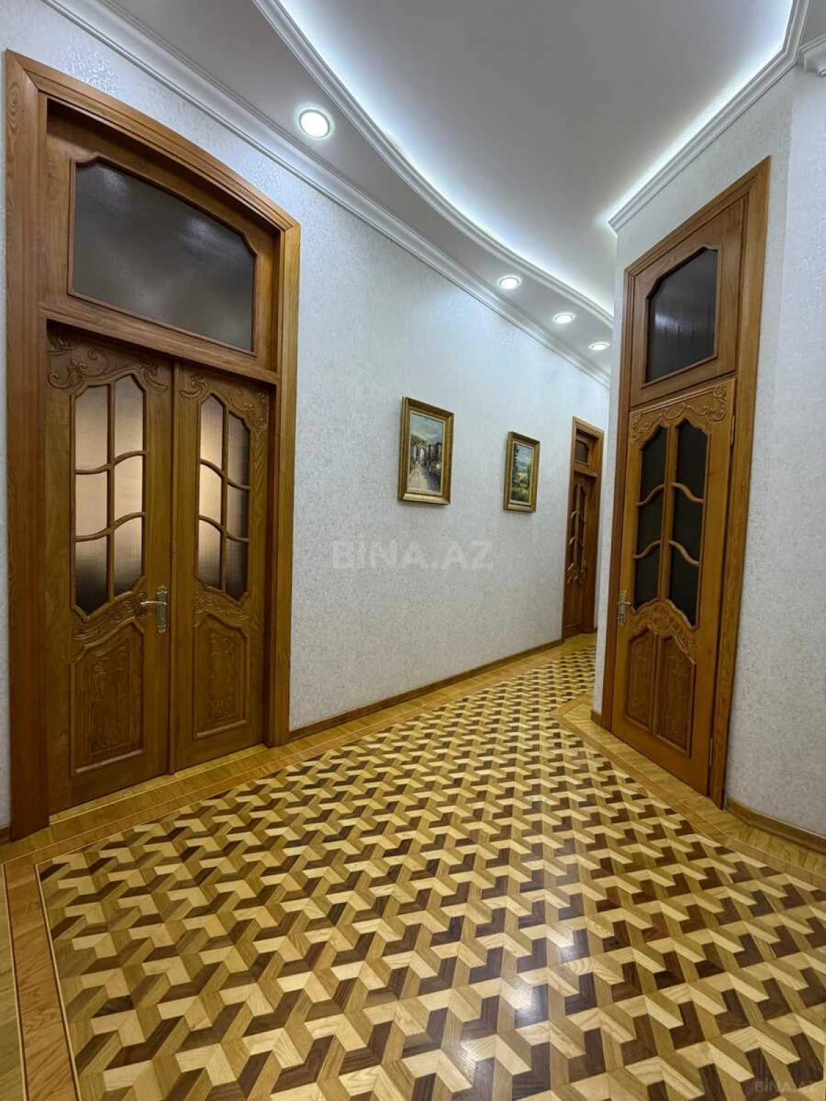 Satılır 7 otaqlı mənzil 450 m²