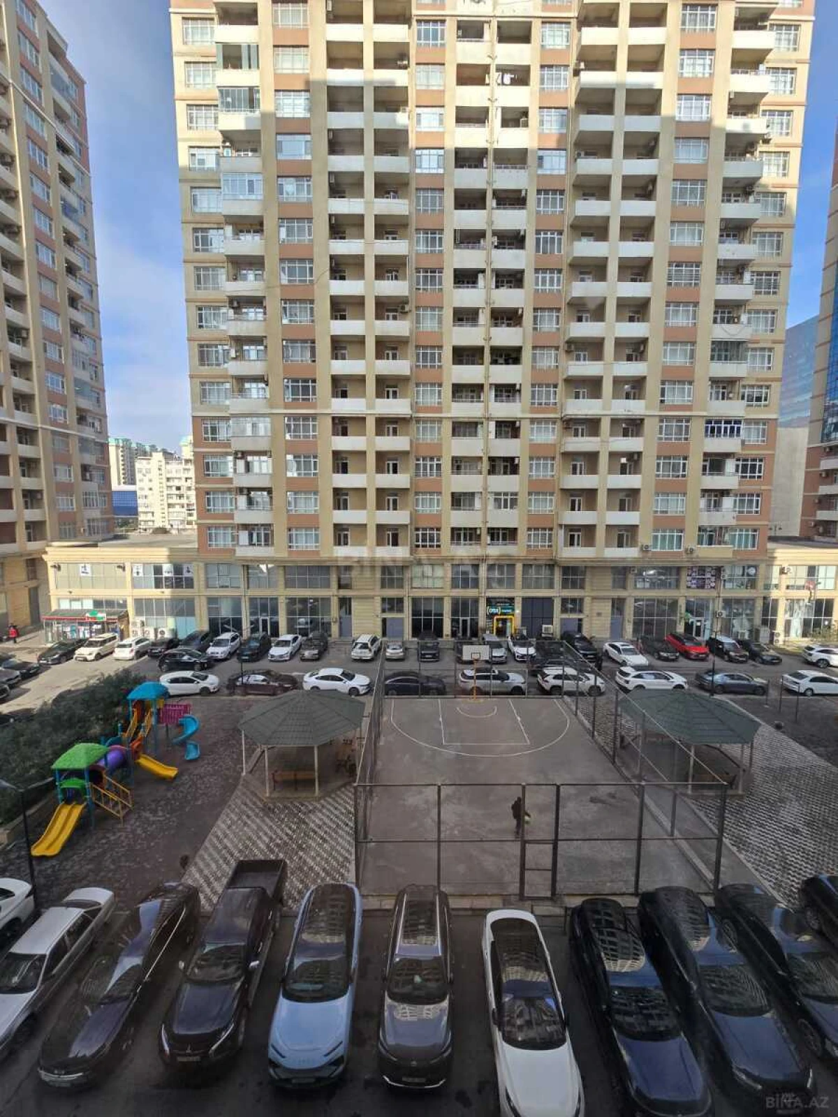 Kirayə verilir 3 otaqlı mənzil 120 m²