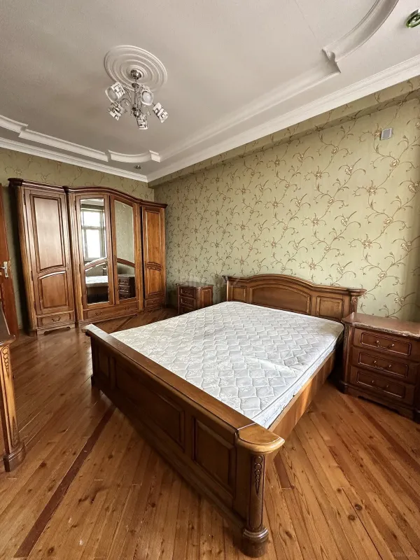 Satılır 3 otaqlı mənzil 122 m²