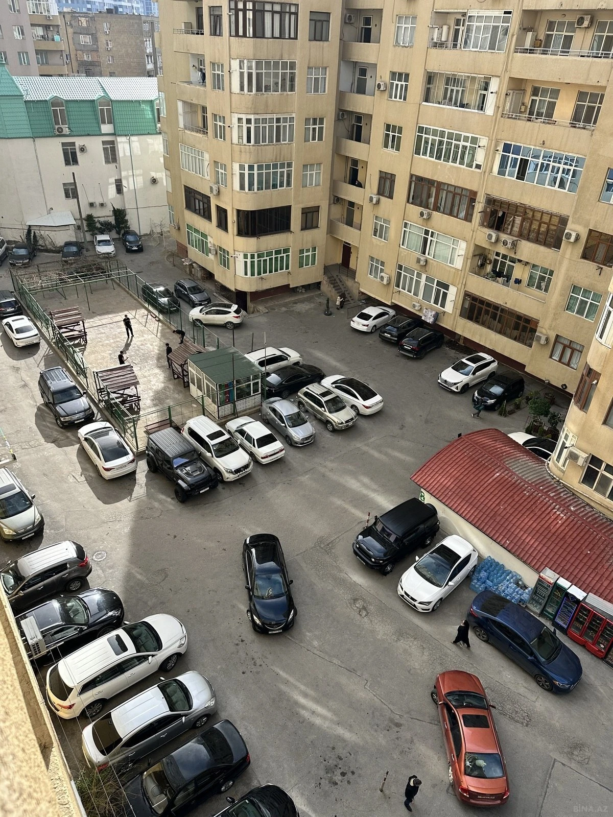 Satılır 3 otaqlı mənzil 122 m²