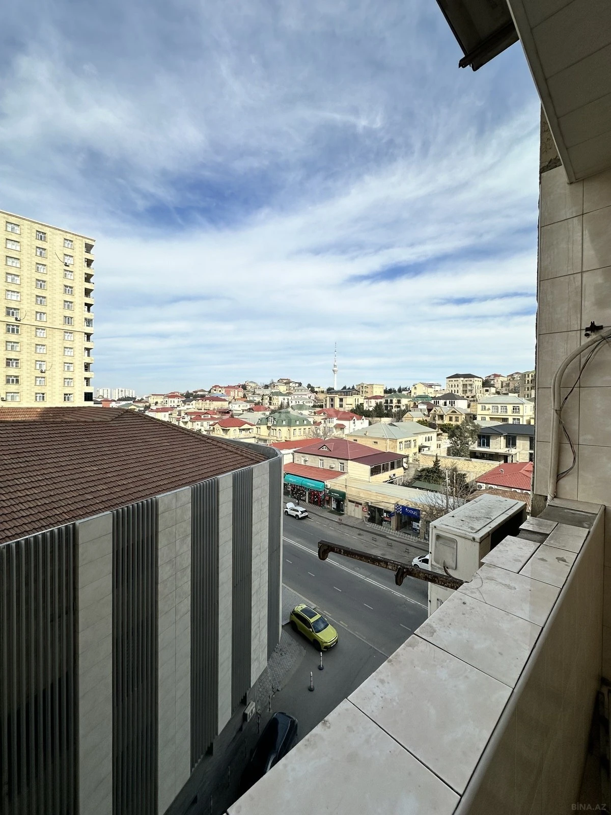 Satılır 3 otaqlı mənzil 122 m²