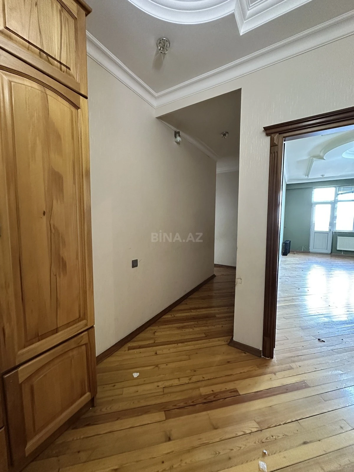 Satılır 3 otaqlı mənzil 122 m²