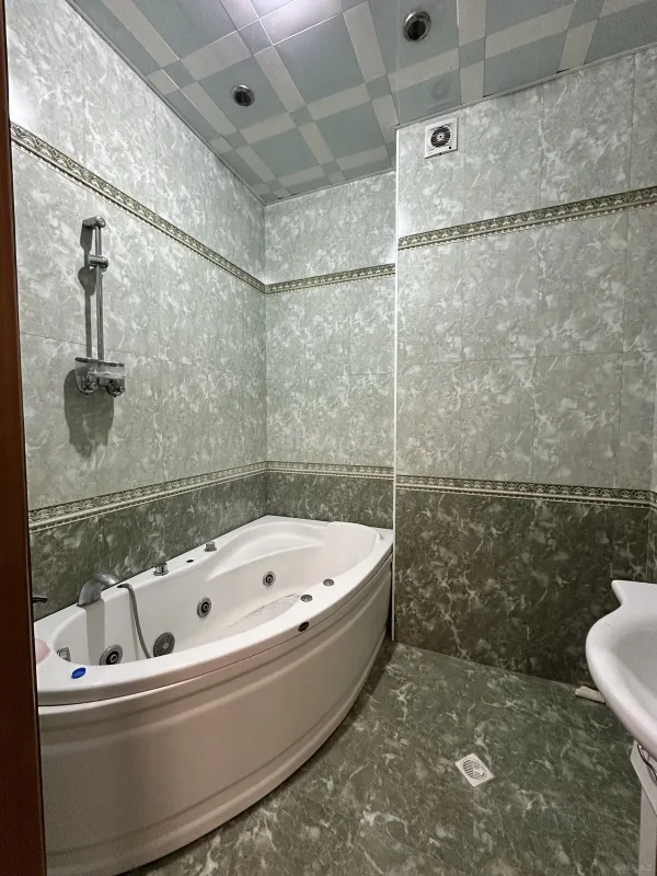 Satılır 3 otaqlı mənzil 122 m²