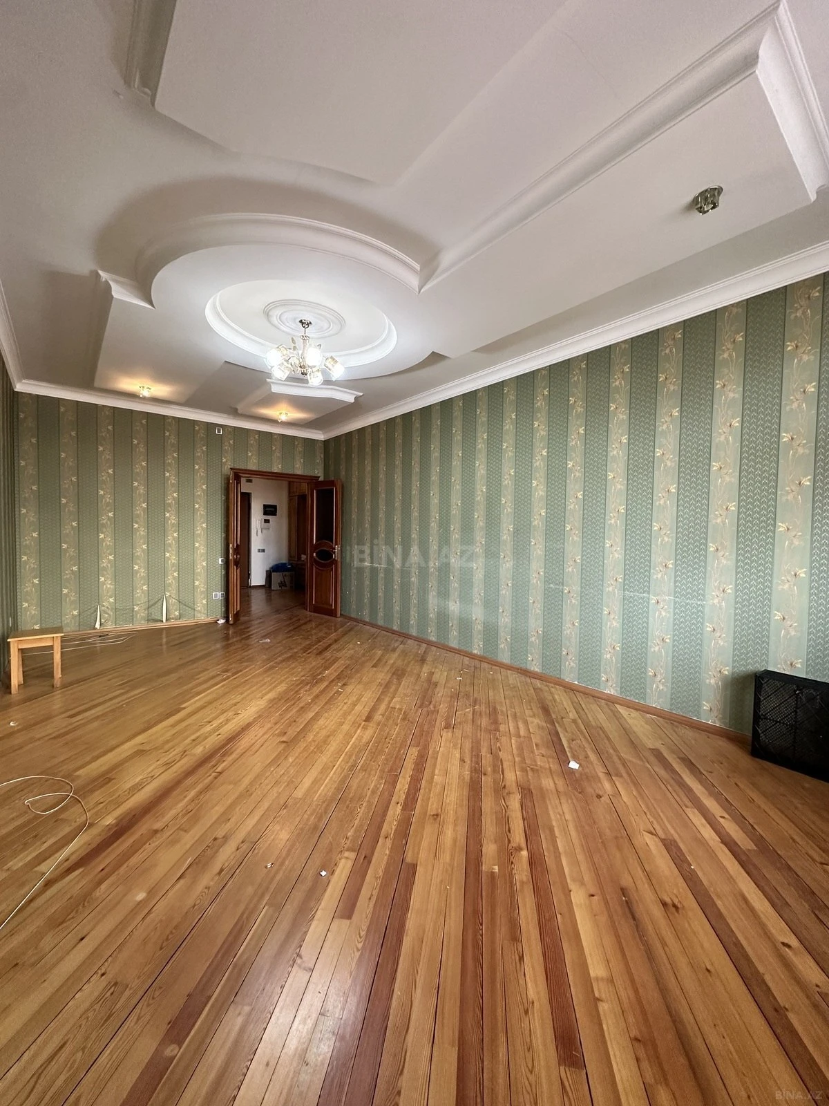 Satılır 3 otaqlı mənzil 122 m²