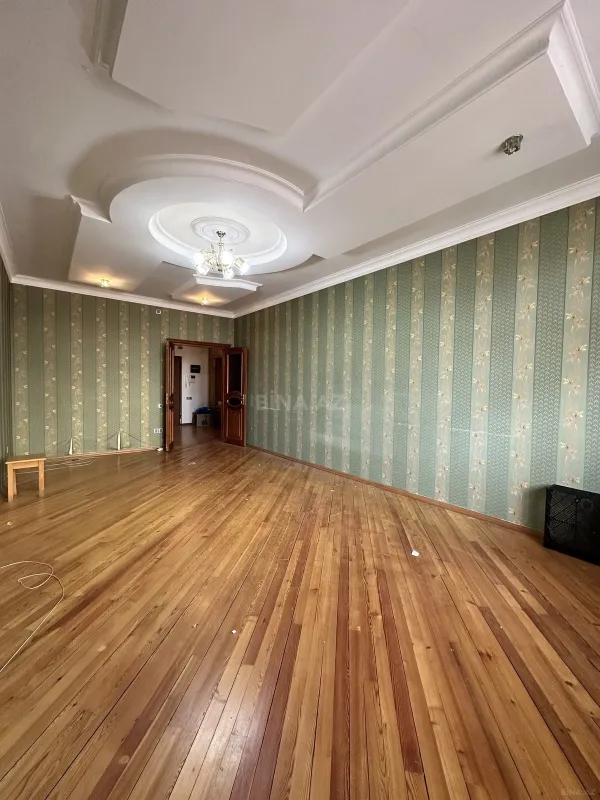 Satılır 3 otaqlı mənzil 122 m²
