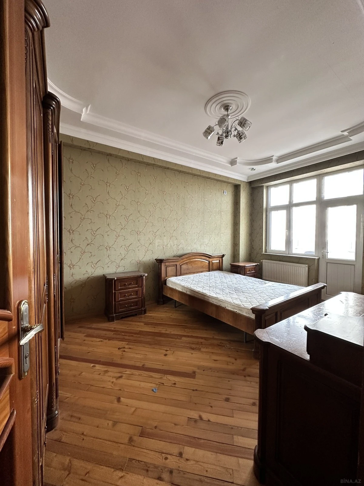 Satılır 3 otaqlı mənzil 122 m²
