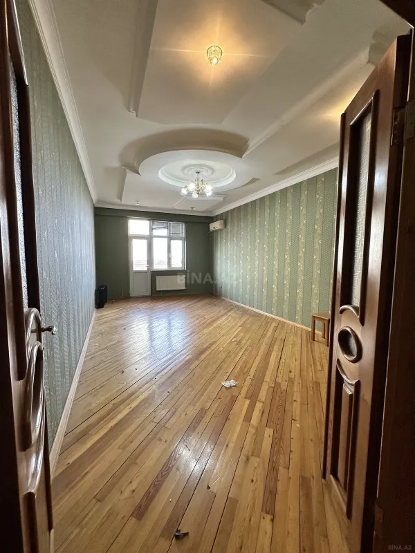 Satılır 3 otaqlı mənzil 122 m²