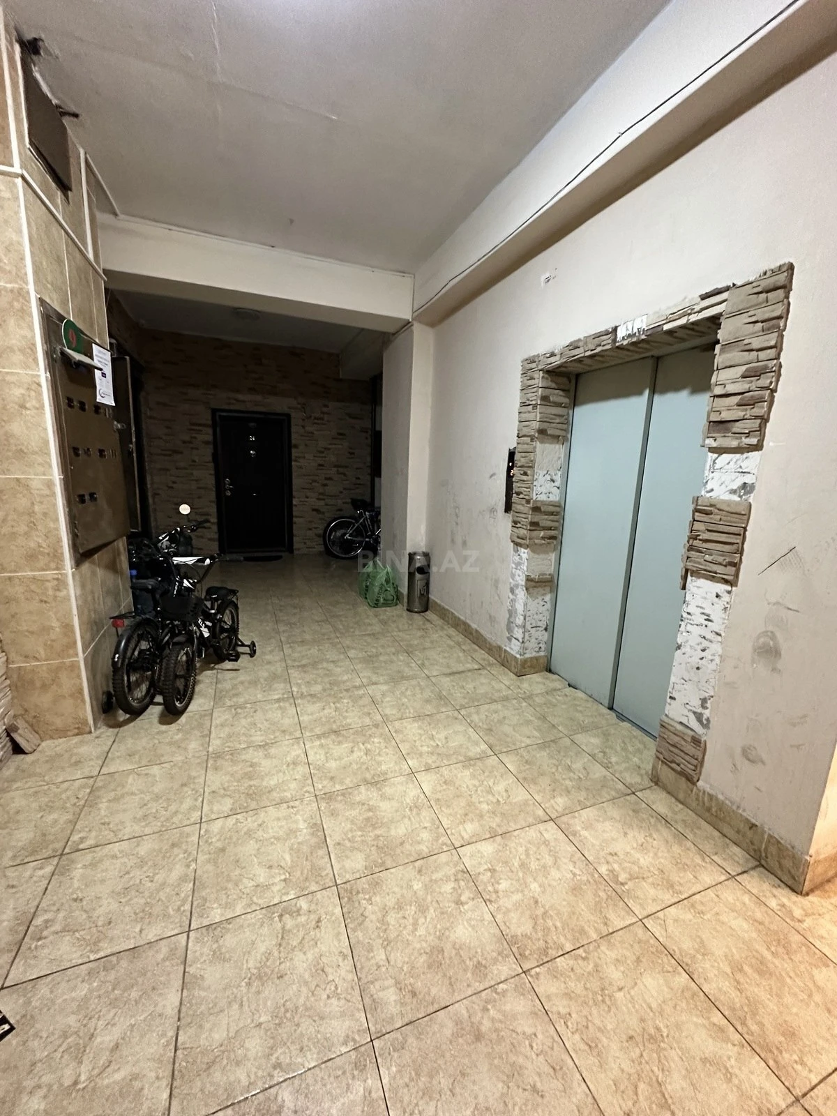 Satılır 3 otaqlı mənzil 122 m²