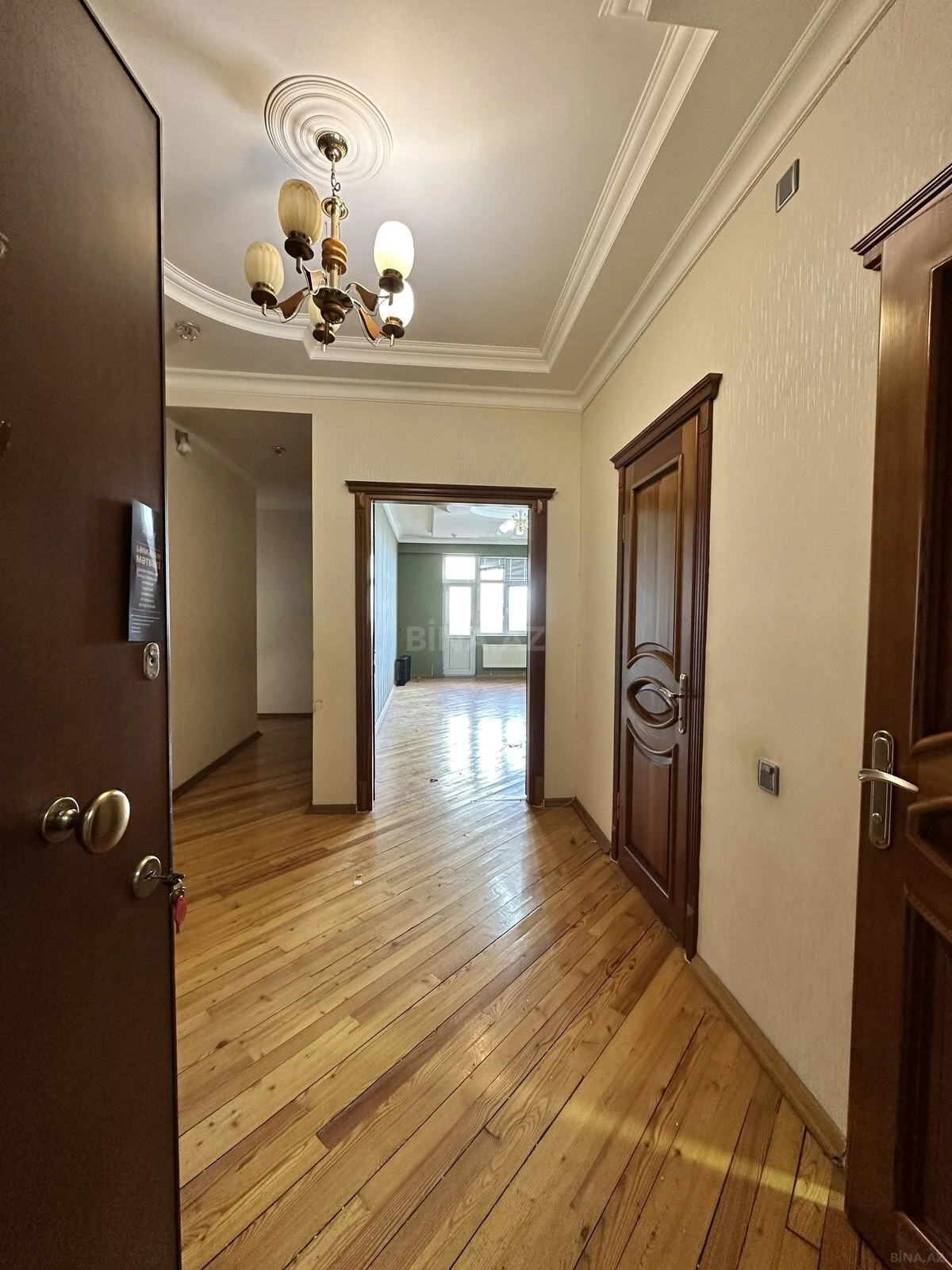 Satılır 3 otaqlı mənzil 122 m²