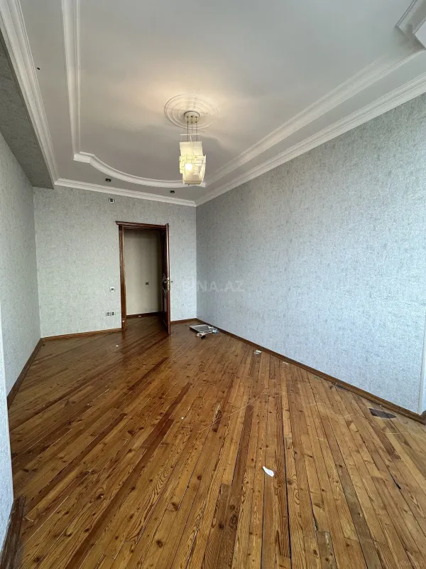 Satılır 3 otaqlı mənzil 122 m²
