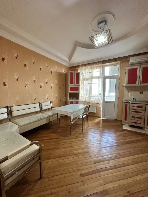 Satılır 3 otaqlı mənzil 122 m²
