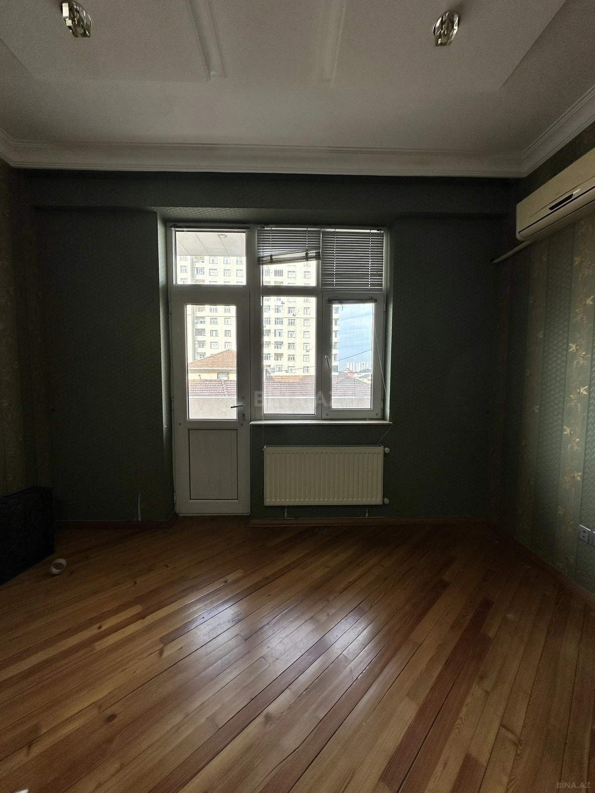Satılır 3 otaqlı mənzil 122 m²