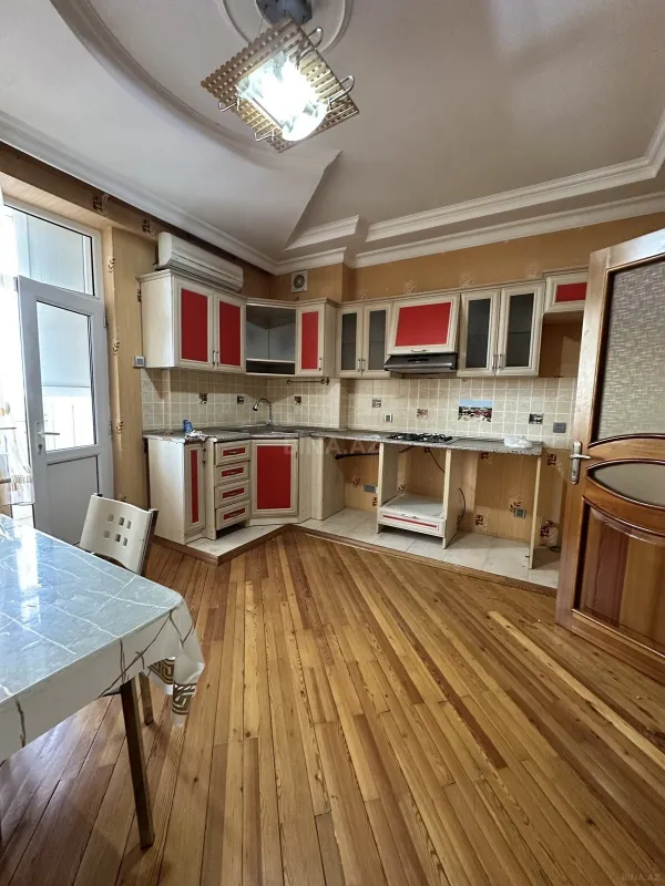Satılır 3 otaqlı mənzil 122 m²