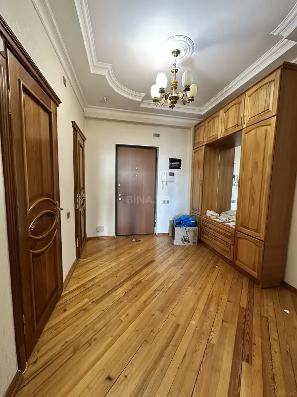 Satılır 3 otaqlı mənzil 122 m²