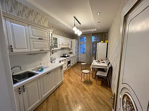 Satılır 3 otaqlı mənzil 120 m²