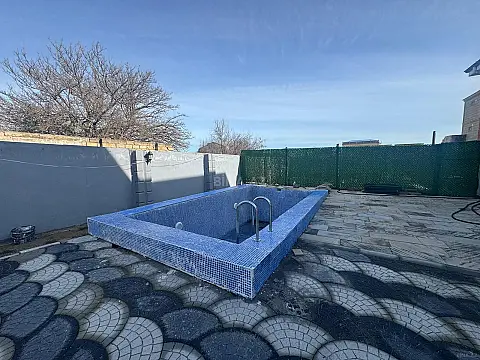 Satılır 7 otaqlı həyət evi 181 m²