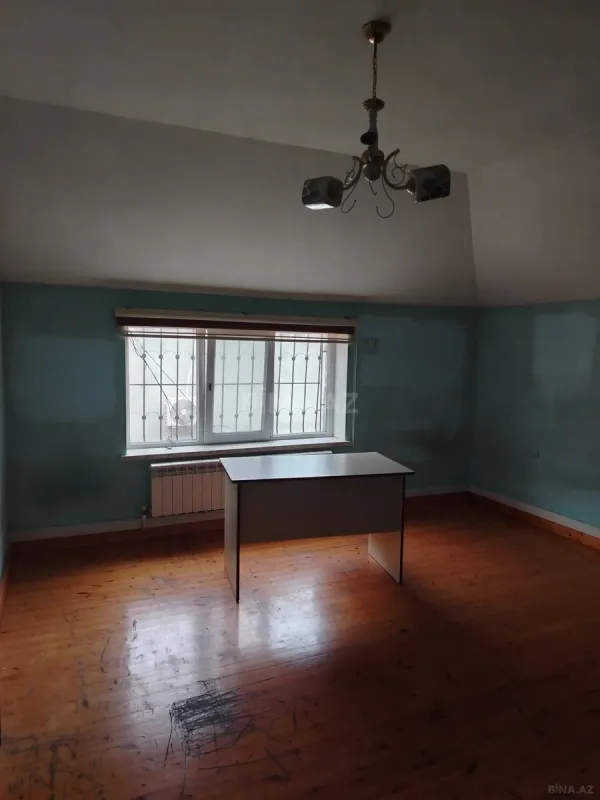 Satılır 12 otaqlı həyət evi 404 m²