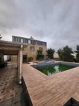 Satılır 12 otaqlı həyət evi 404 m²