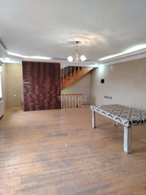 Satılır 12 otaqlı həyət evi 404 m²